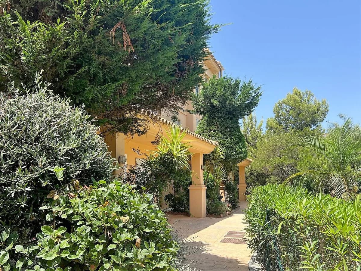 2 Bedroom Middle Floor Apartment for Sale in Calahonda, Málaga - Image 8