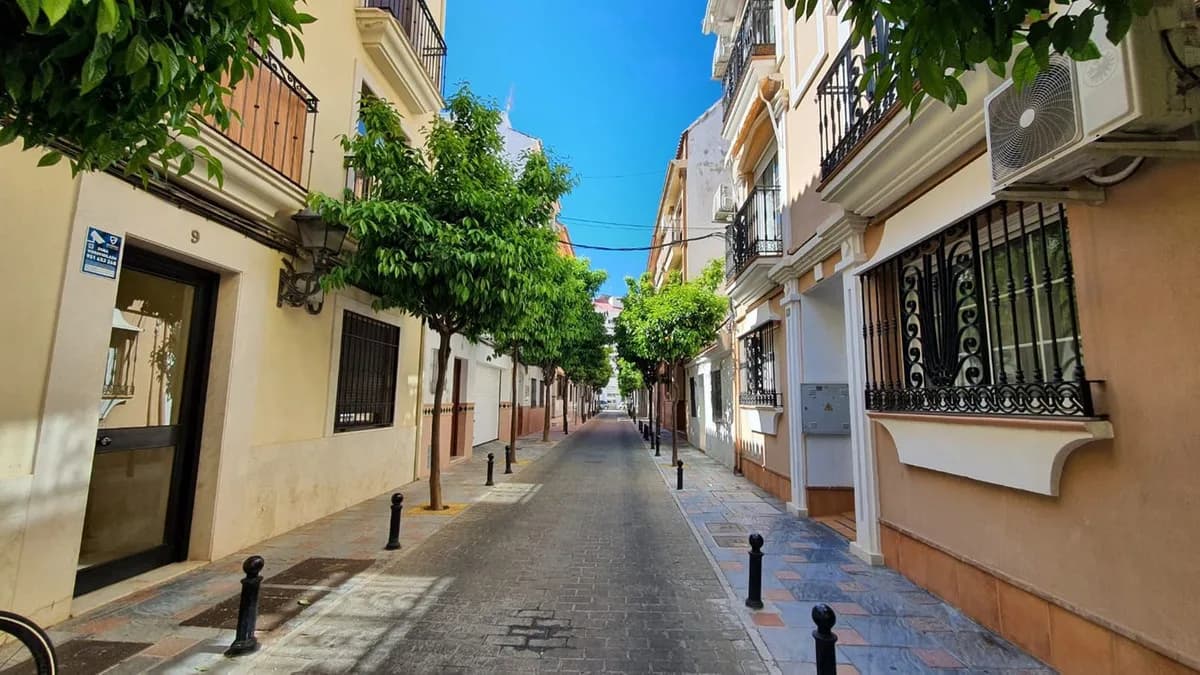 2 Bedroom Middle Floor Apartment for Sale in Fuengirola, Málaga