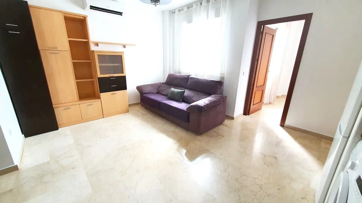 2 Bedroom Middle Floor Apartment for Sale in Fuengirola, Málaga - Image 4