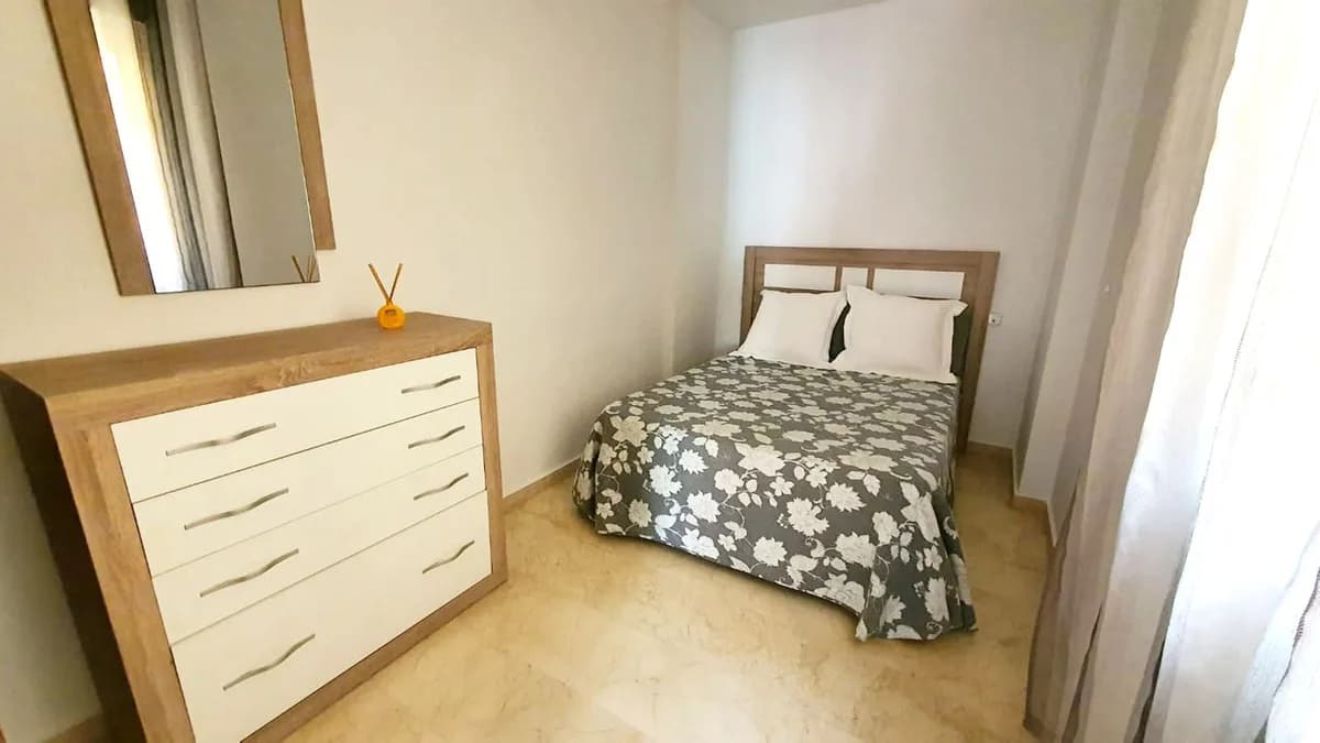 2 Bedroom Middle Floor Apartment for Sale in Fuengirola, Málaga - Image 5