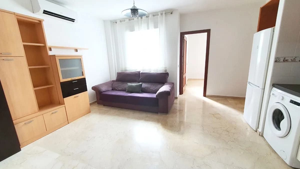 2 Bedroom Middle Floor Apartment for Sale in Fuengirola, Málaga - Image 9