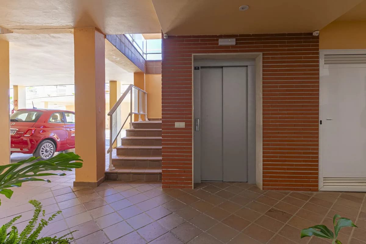 2 Bedroom Ground Floor Apartment for Sale in El Chaparral, Málaga - Image 3