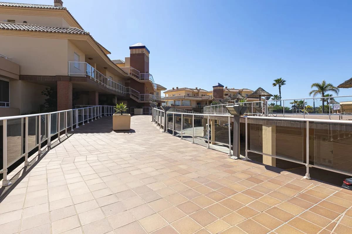 2 Bedroom Ground Floor Apartment for Sale in El Chaparral, Málaga - Image 8