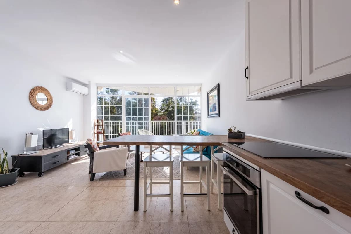 2 Bedroom Middle Floor Apartment for Sale in San Pedro de Alcántara, Málaga - Image 5