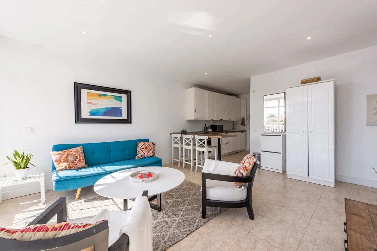 2 Bedroom Middle Floor Apartment for Sale in San Pedro de Alcántara, Málaga - Image 6