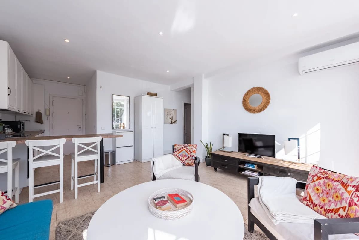 2 Bedroom Middle Floor Apartment for Sale in San Pedro de Alcántara, Málaga - Image 7