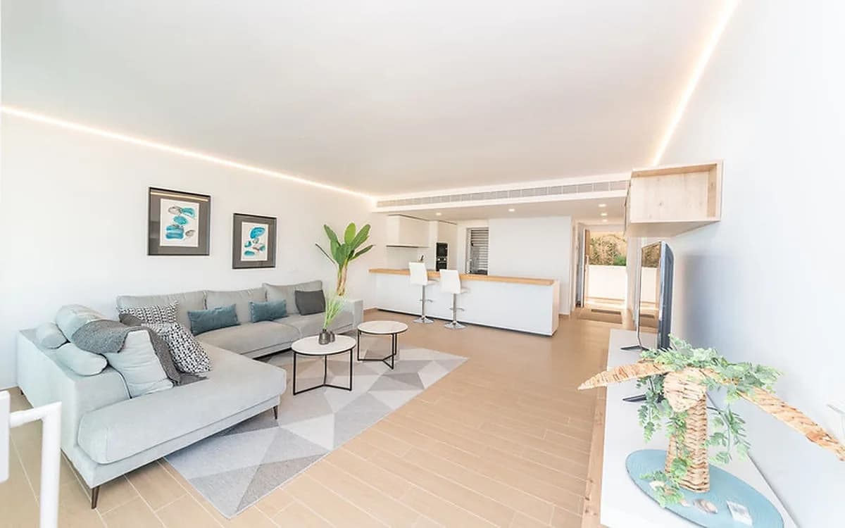 2 Bedroom Middle Floor Apartment for Sale in Fuengirola, Málaga - Image 9