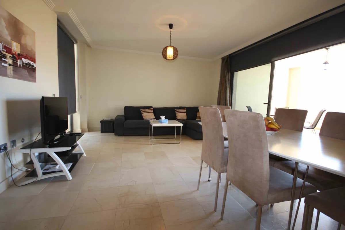 2 Bedroom Middle Floor Apartment for Sale in Los Flamingos, Málaga - Image 3