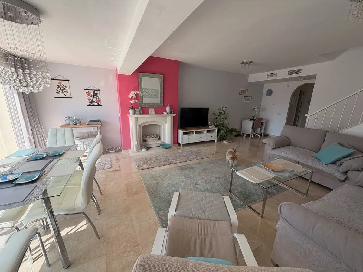 4 Bedroom Townhouse for Sale in Calahonda, Málaga - Image 8