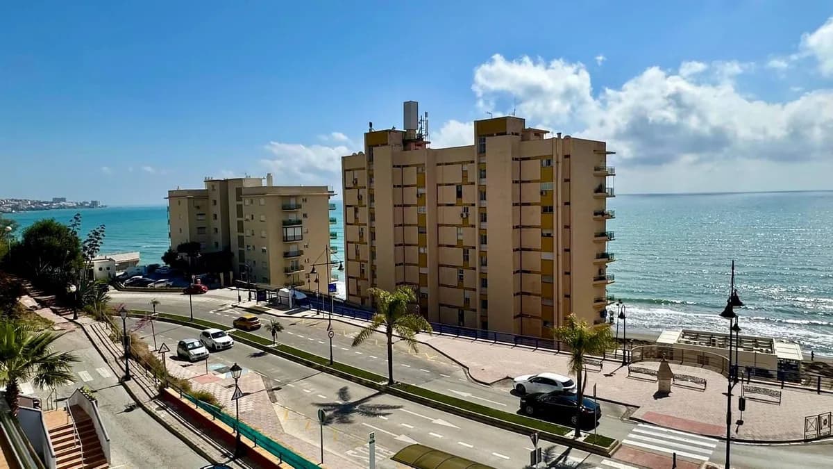 3 Bedroom Middle Floor Apartment for Sale in Fuengirola, Málaga