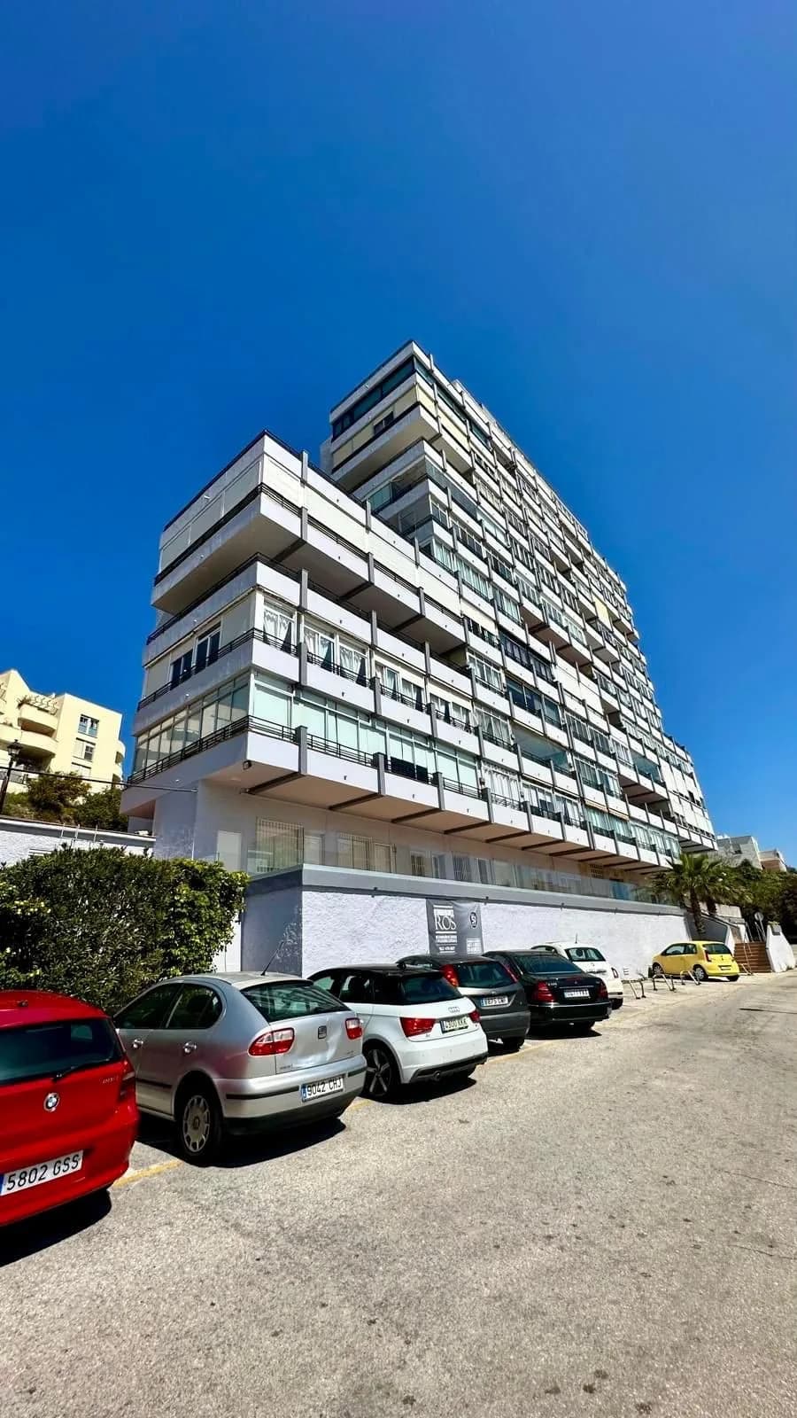 3 Bedroom Middle Floor Apartment for Sale in Fuengirola, Málaga - Image 9