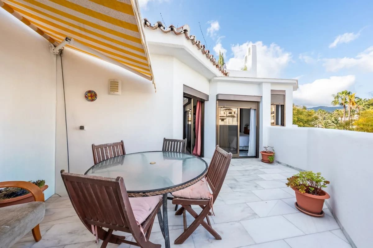 2 Bedroom Penthouse for Sale in Elviria, Málaga - Image 3