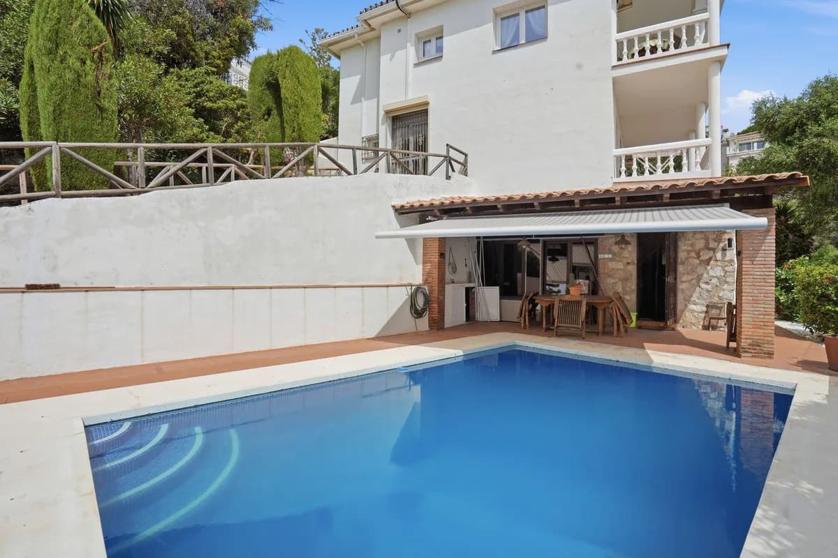 3 Bedroom Detached Villa for Sale in La Cala de Mijas, Málaga - Image 2