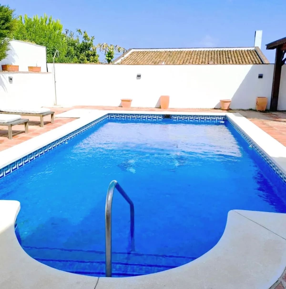 4 Bedroom Detached Villa for Sale in La Duquesa, Málaga - Image 2