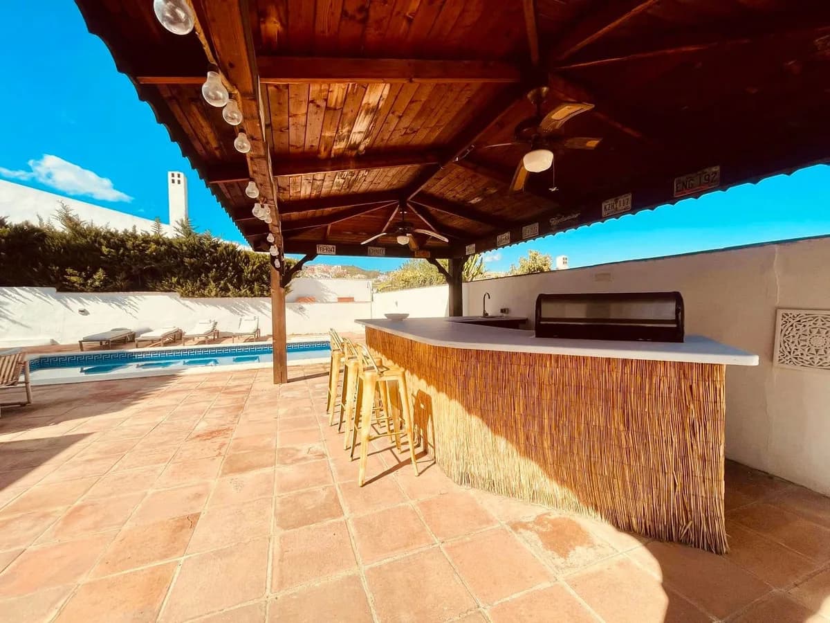 4 Bedroom Detached Villa for Sale in La Duquesa, Málaga - Image 6