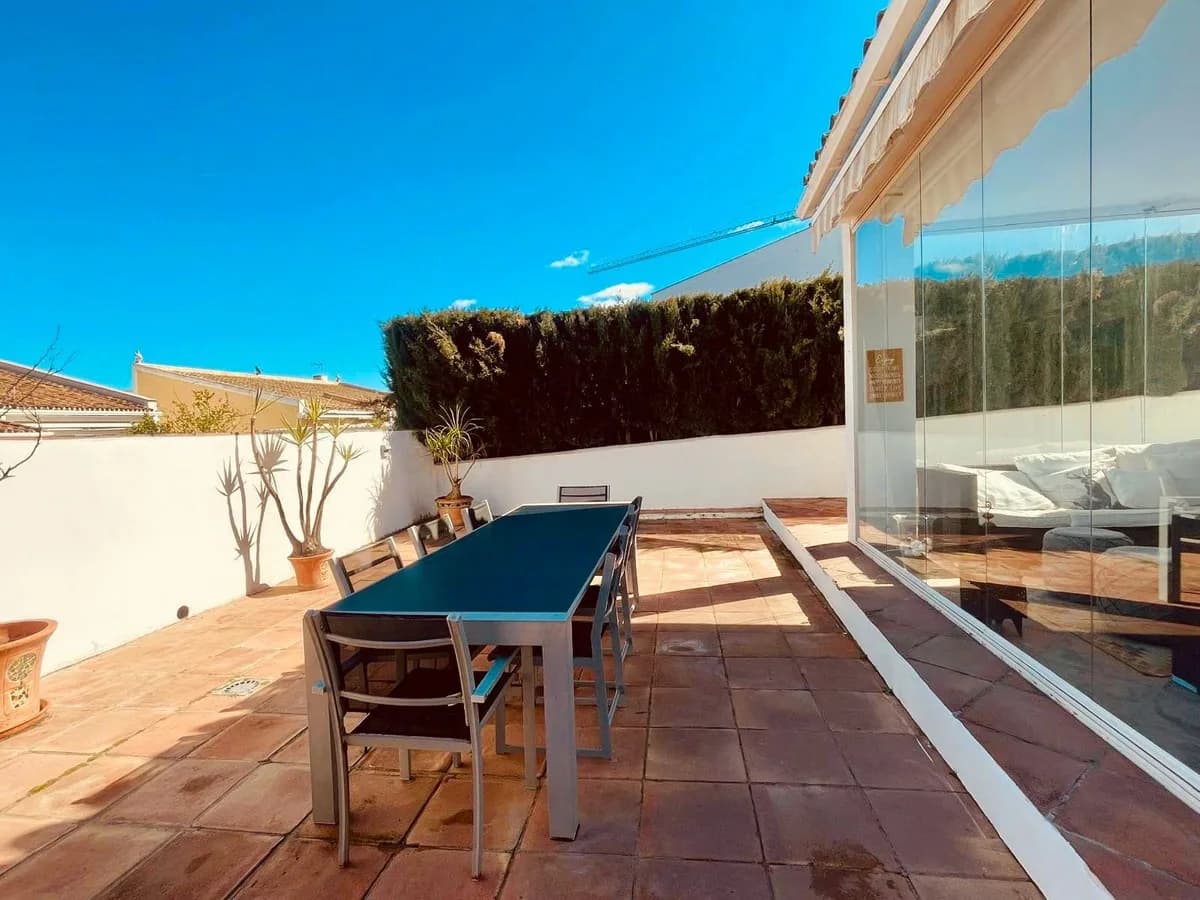 4 Bedroom Detached Villa for Sale in La Duquesa, Málaga - Image 7
