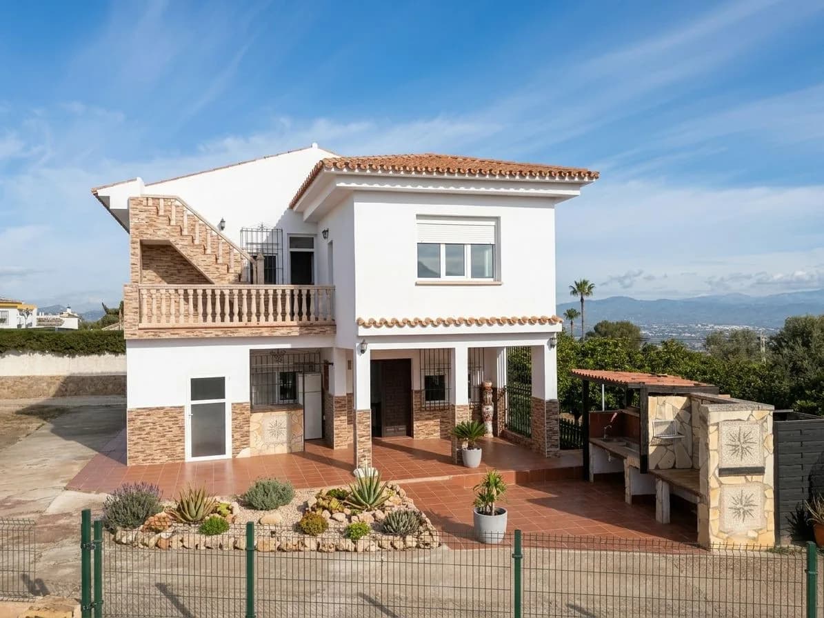 4 Bedroom Detached Villa for Sale in Alhaurín de la Torre, Málaga - Image 4