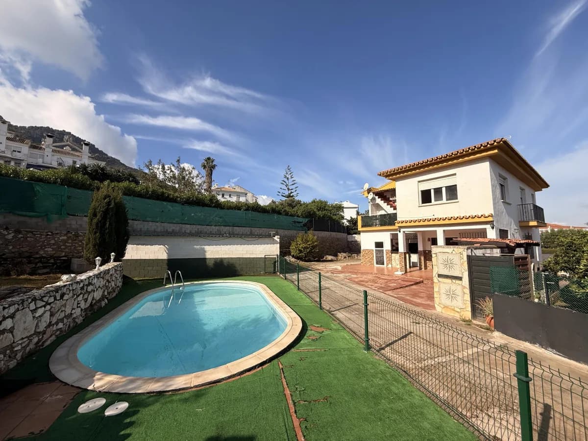 4 Bedroom Detached Villa for Sale in Alhaurín de la Torre, Málaga - Image 6