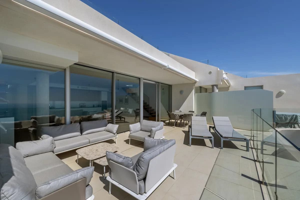 3 Bedroom Penthouse for Sale in Benalmadena, Málaga - Image 4