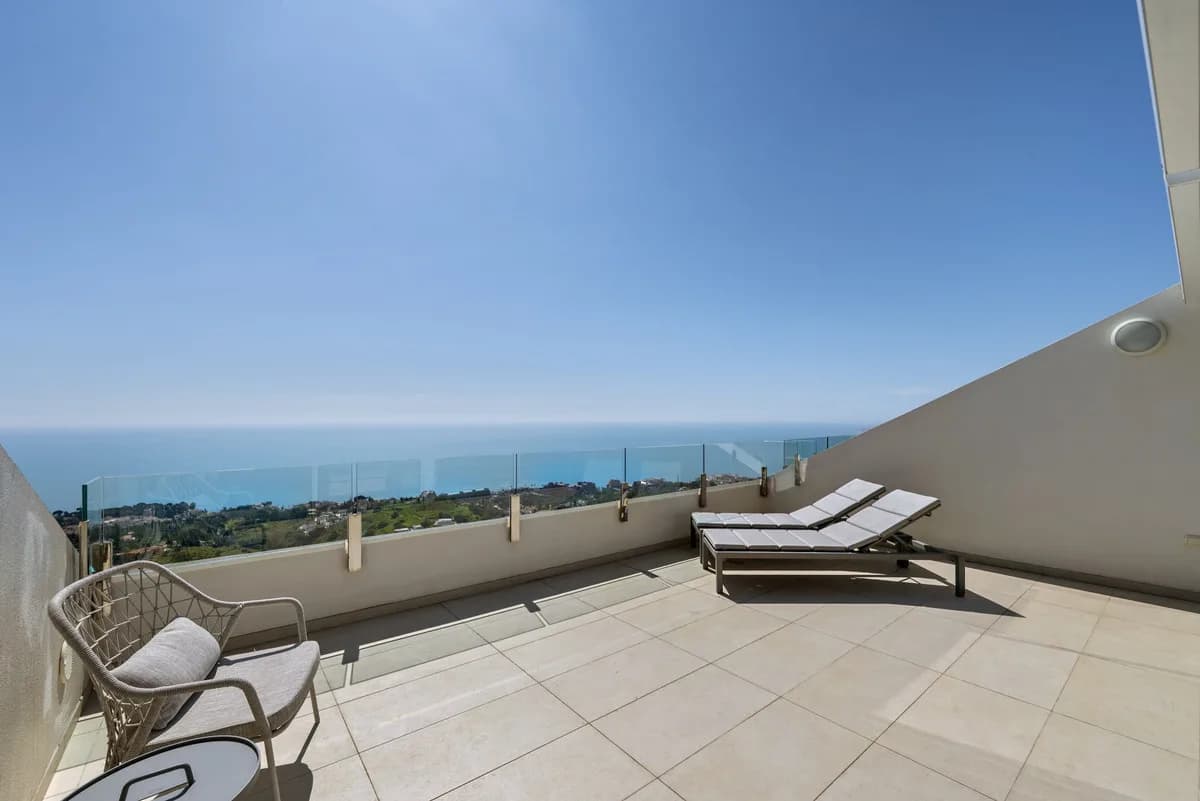 3 Bedroom Penthouse for Sale in Benalmadena, Málaga - Image 7