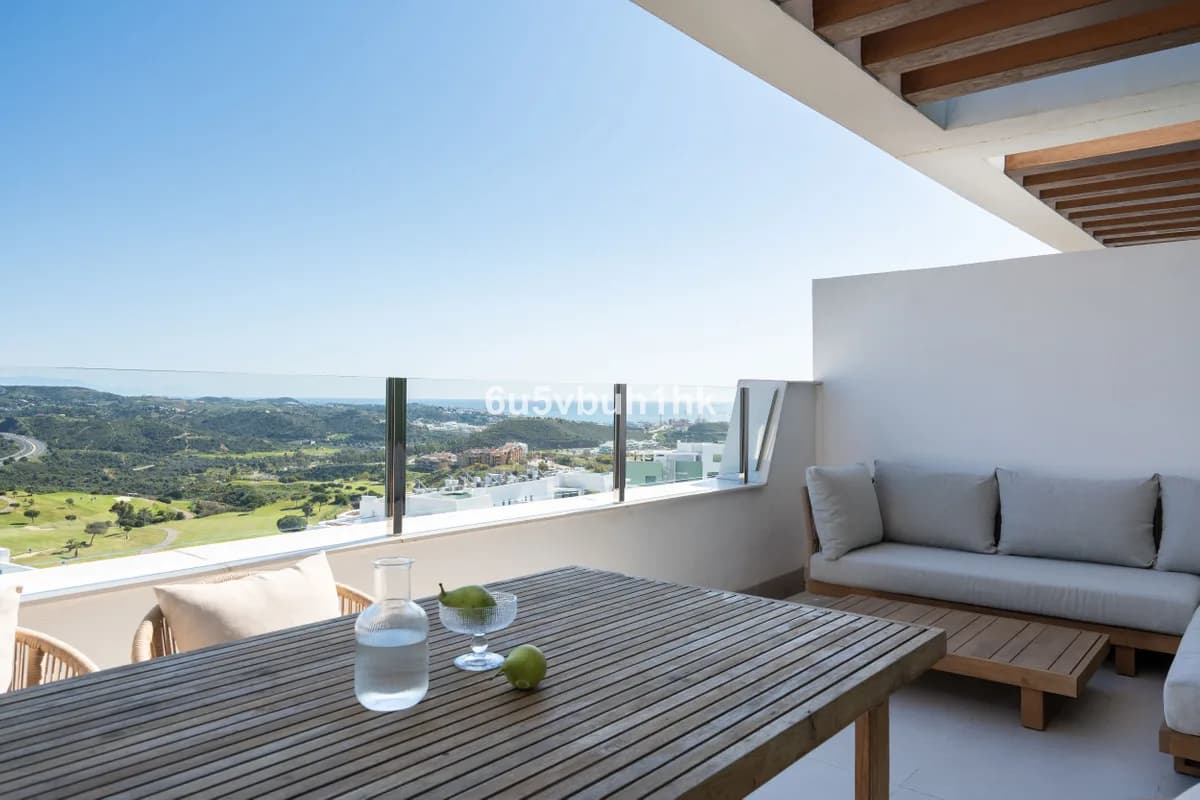 2 Bedroom Middle Floor Apartment for Sale in Calanova Golf, Málaga