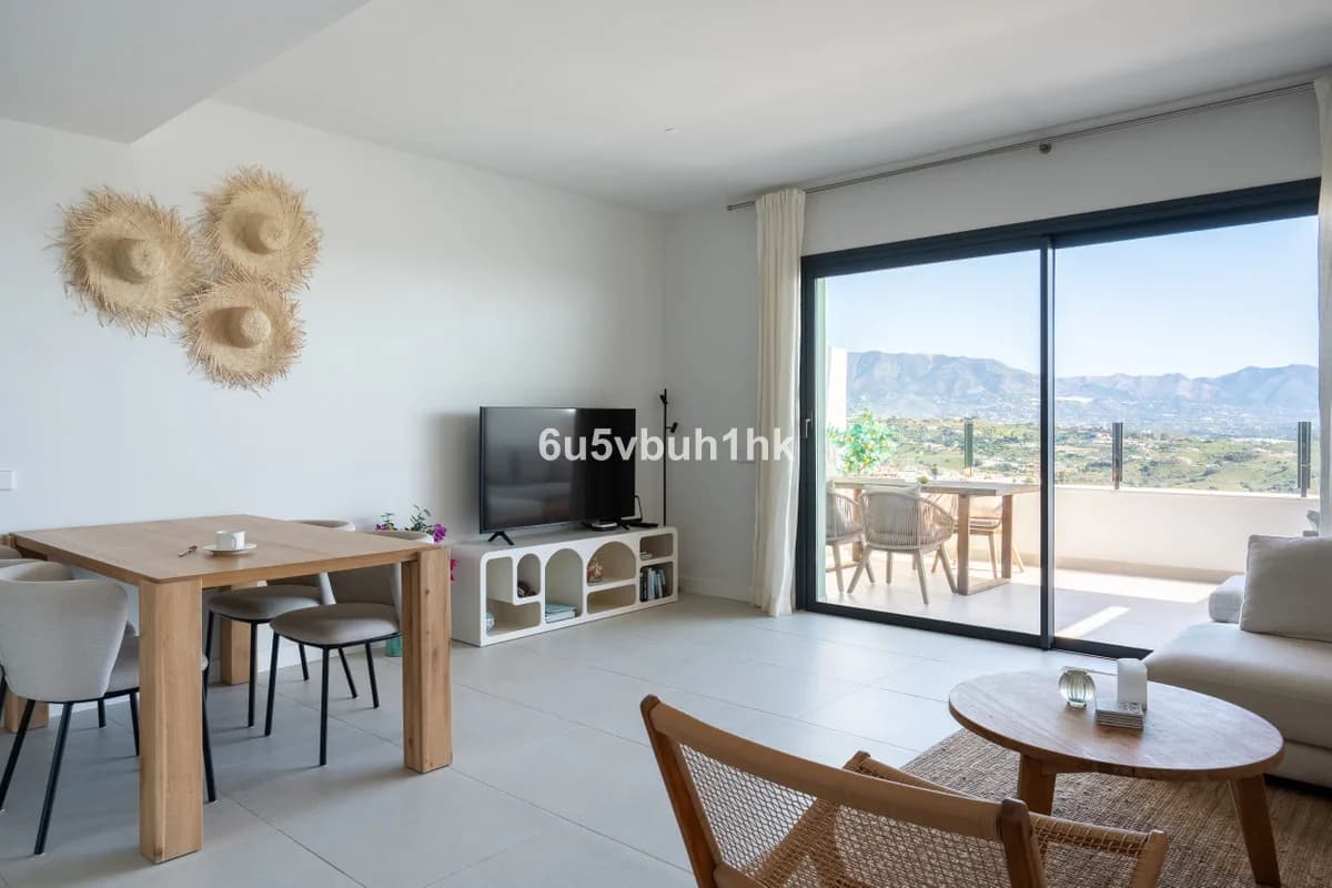 2 Bedroom Middle Floor Apartment for Sale in Calanova Golf, Málaga - Image 6