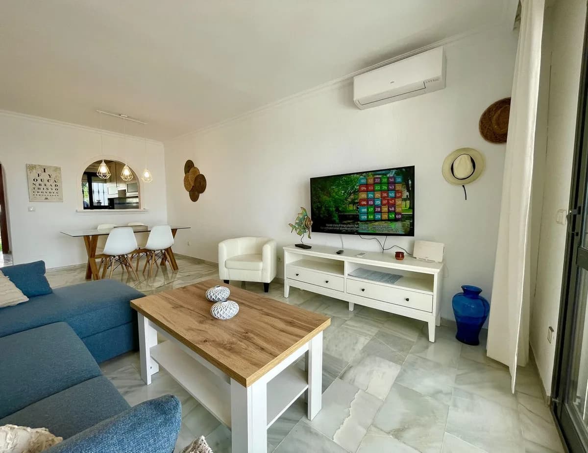 2 Bedroom Bungalow for Sale in Calahonda, Málaga - Image 6