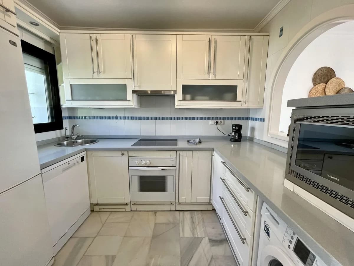 2 Bedroom Bungalow for Sale in Calahonda, Málaga - Image 9