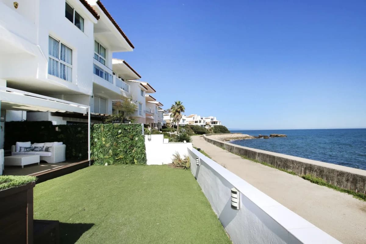 4 Bedroom Duplex for Sale in Estepona, Málaga - Image 3