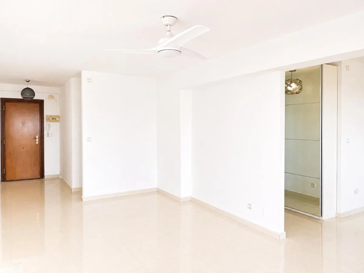 3 Bedroom Middle Floor Apartment for Sale in La Carihuela, Málaga - Image 8