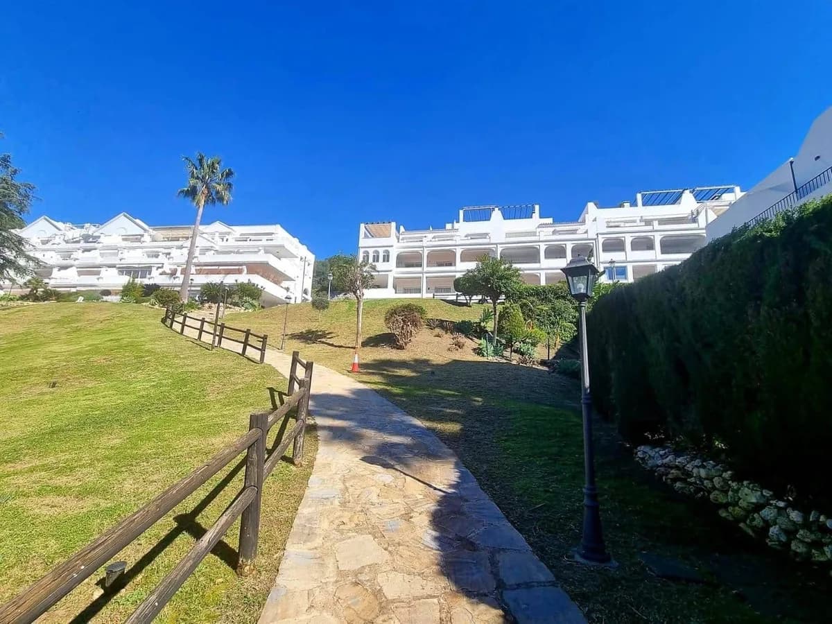 2 Bedroom Middle Floor Apartment for Sale in La Quinta, Málaga