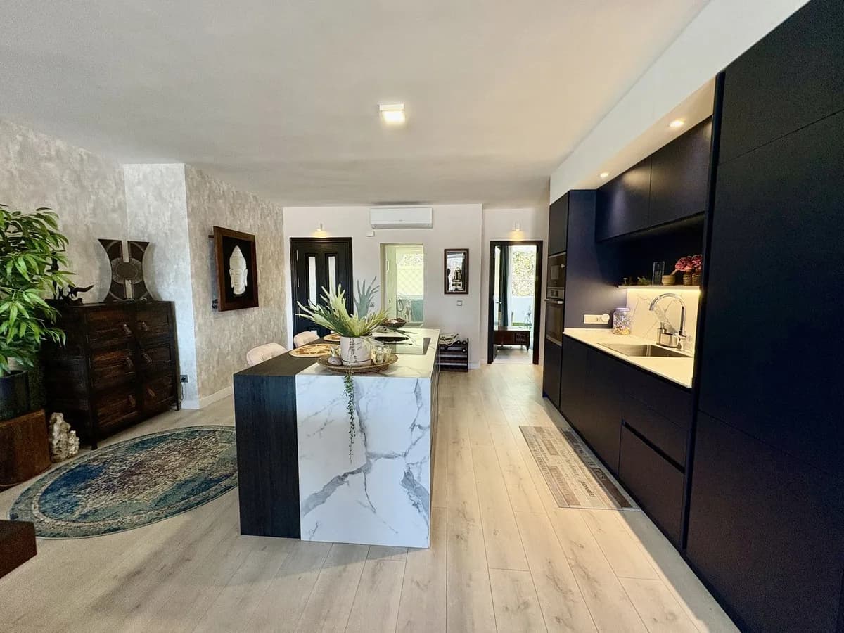 2 Bedroom Middle Floor Apartment for Sale in La Quinta, Málaga - Image 8