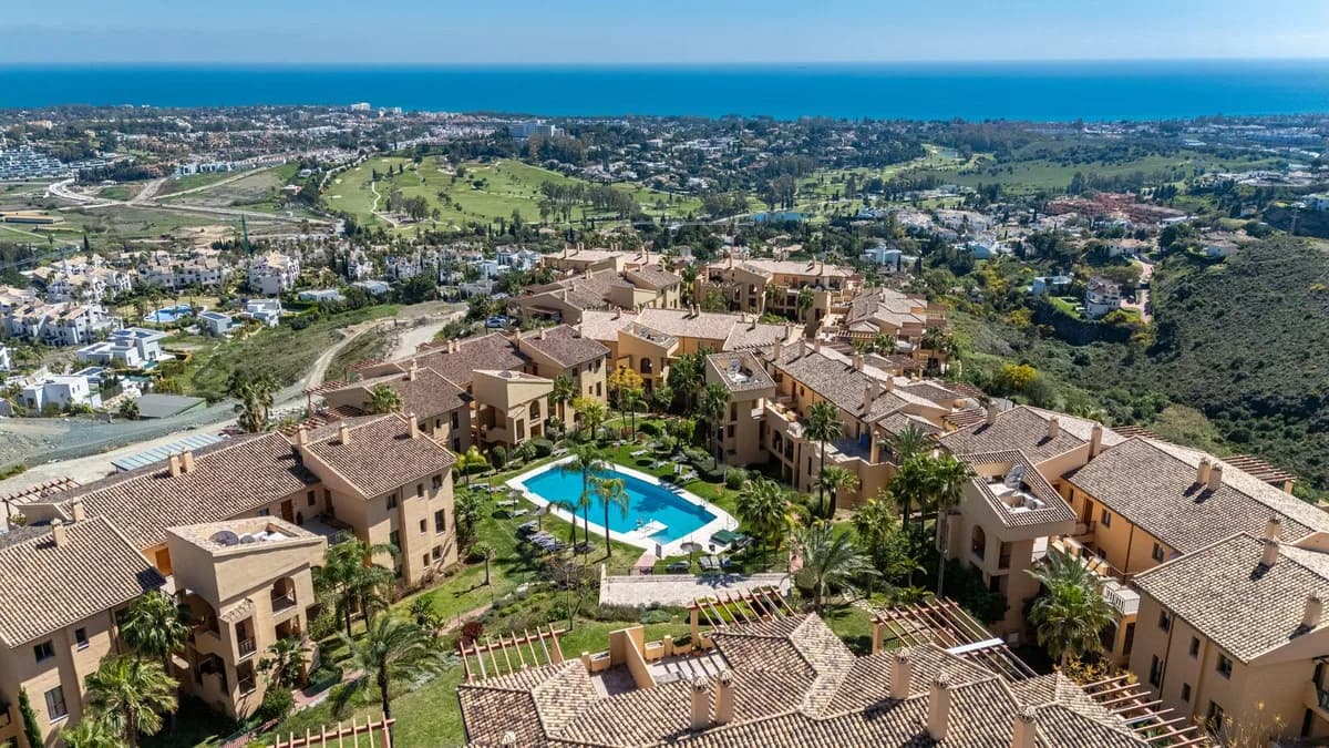 2 Bedroom Penthouse for Sale in Benahavís, Málaga - Image 6