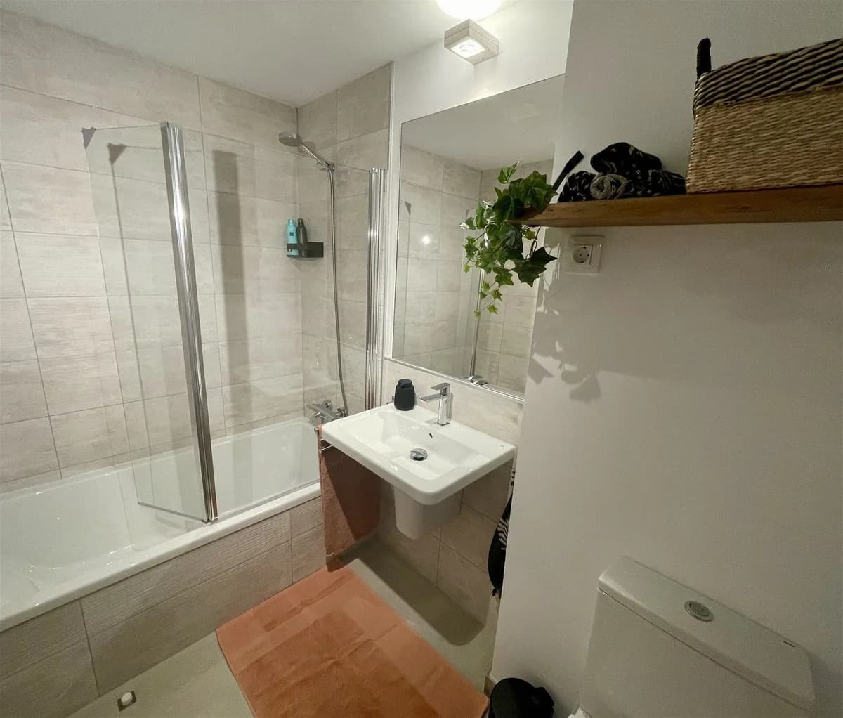 2 Bedroom Ground Floor Apartment for Sale in Manilva, Málaga - Image 9