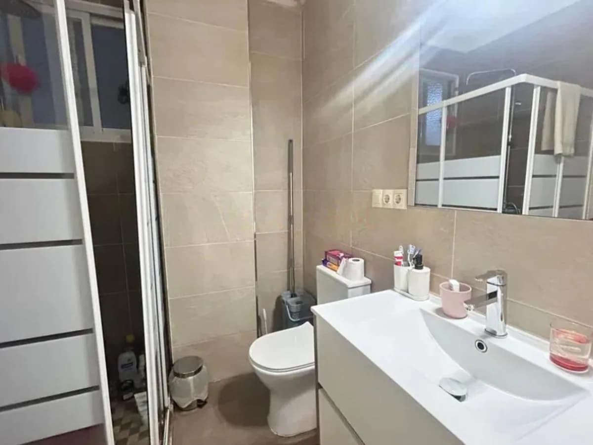 3 Bedroom Middle Floor Apartment for Sale in Estepona, Málaga - Image 7