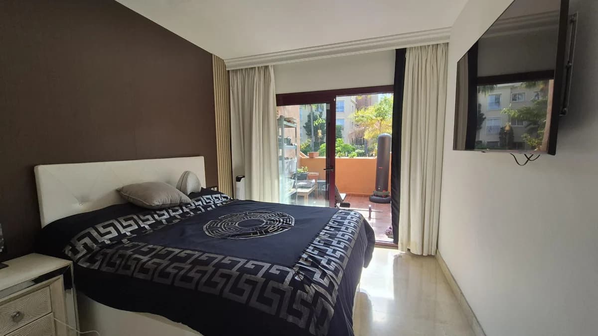 2 Bedroom Ground Floor Apartment for Sale in Los Flamingos, Málaga - Image 2