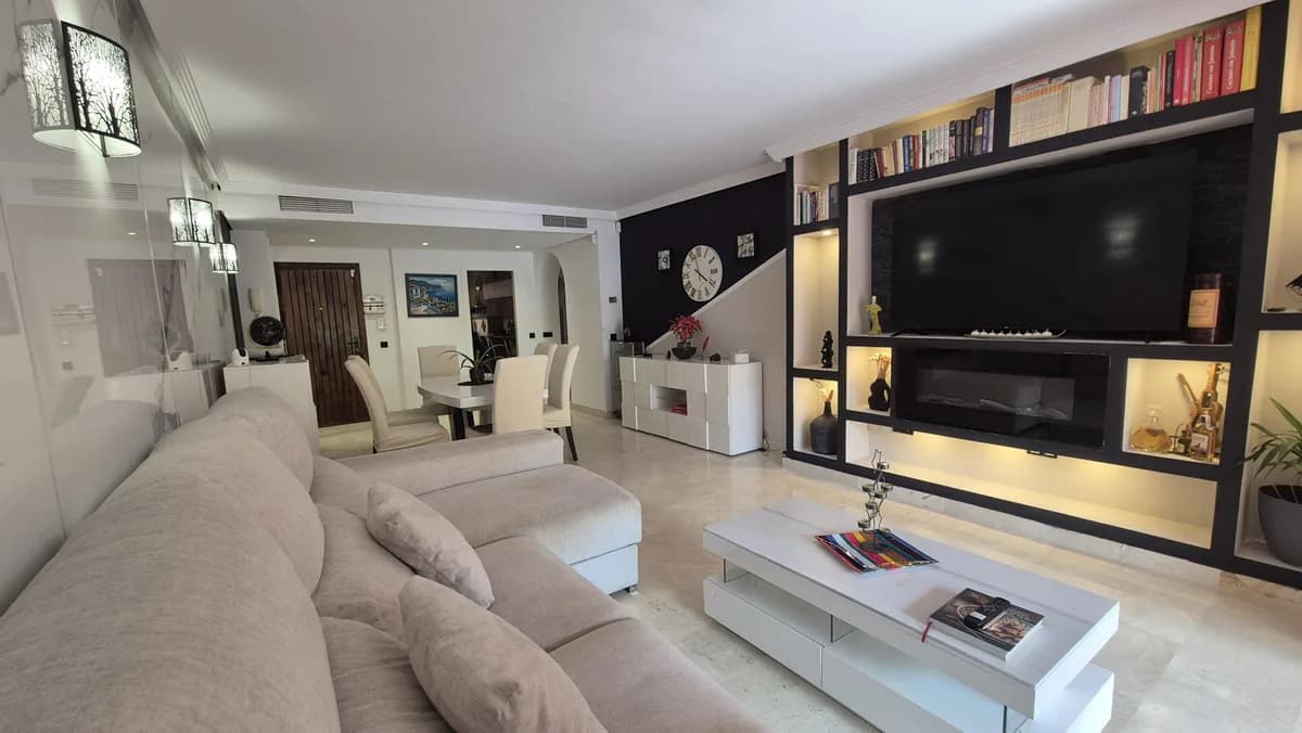 2 Bedroom Ground Floor Apartment for Sale in Los Flamingos, Málaga - Image 9