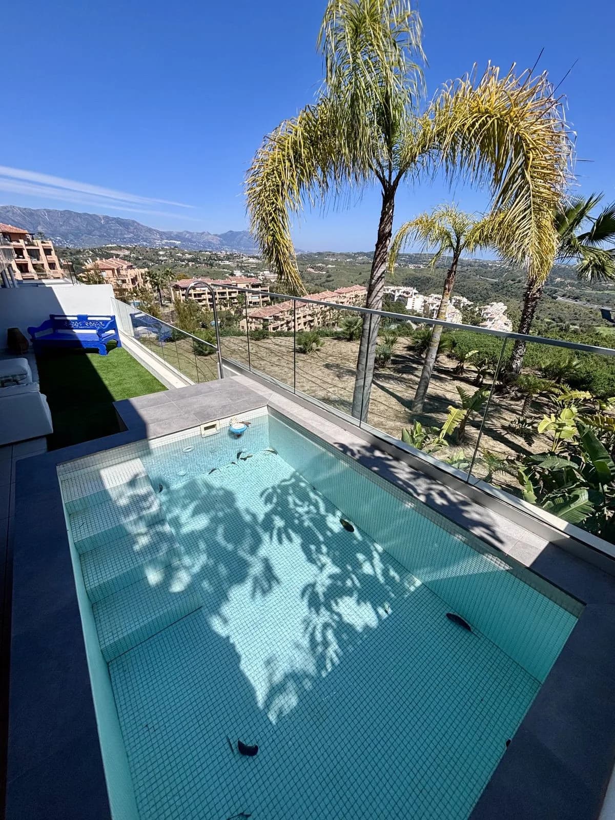 3 Bedroom Ground Floor Apartment for Sale in Calanova Golf, Málaga - Image 2