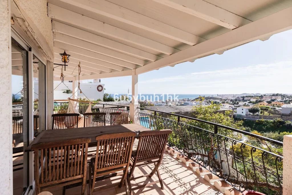 5 Bedroom Detached Villa for Sale in Torreblanca, Málaga - Image 4