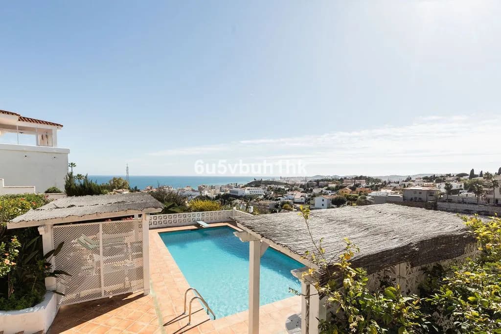 5 Bedroom Detached Villa for Sale in Torreblanca, Málaga - Image 8