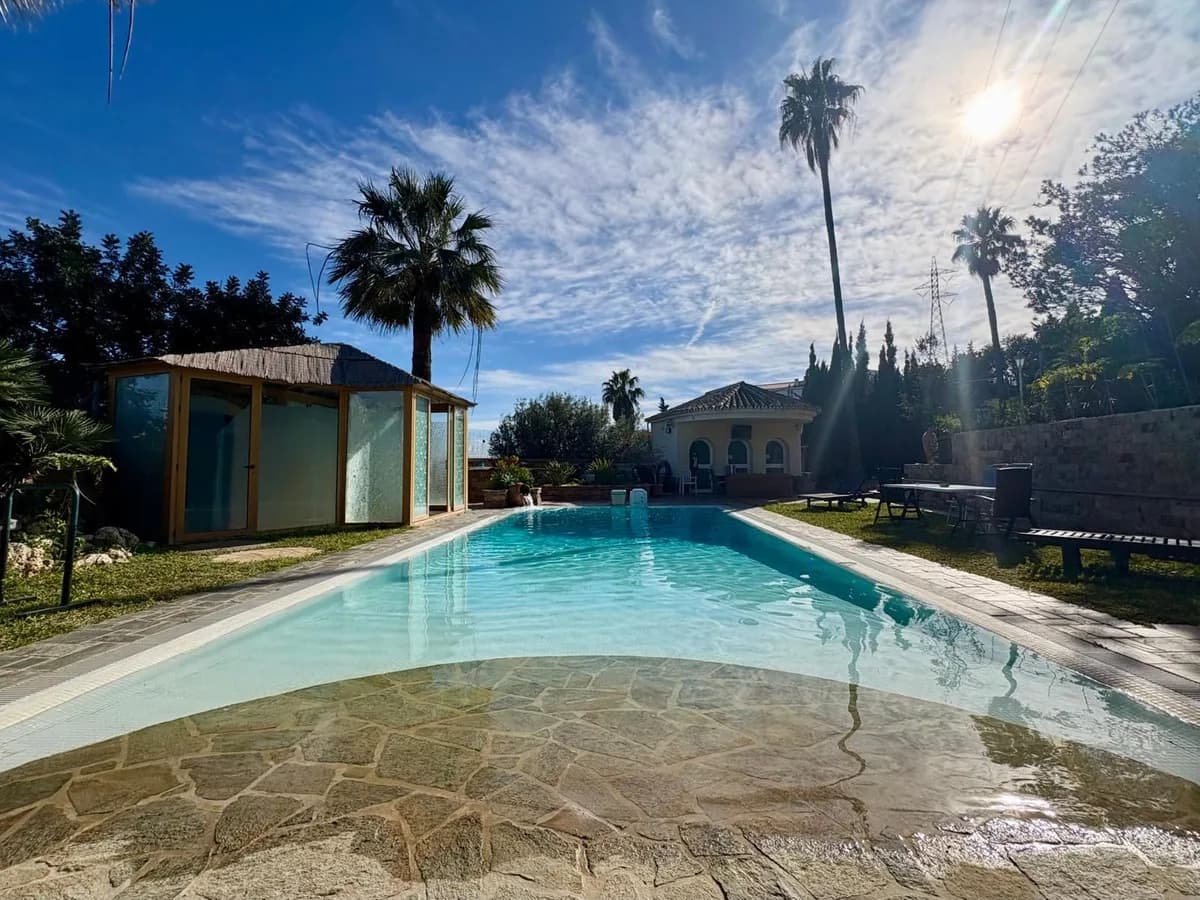 5 Bedroom Detached Villa for Sale in Torreblanca, Málaga - Image 3