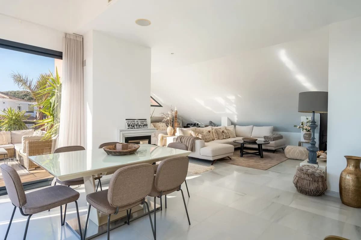 4 Bedroom Penthouse Duplex for Sale in Calahonda, Málaga - Image 5