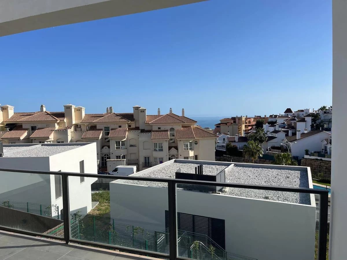 3 Bedroom Semi-Detached House for Sale in Riviera del Sol, Málaga - Image 5