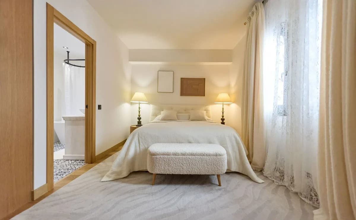 2 Bedroom Middle Floor Apartment for Sale in Marbella, Málaga - Image 5