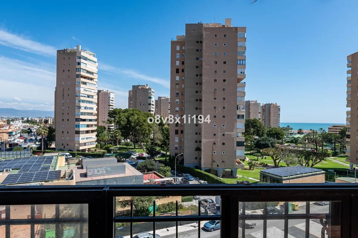 2 Bedroom Middle Floor Apartment for Sale in Torremolinos, Málaga