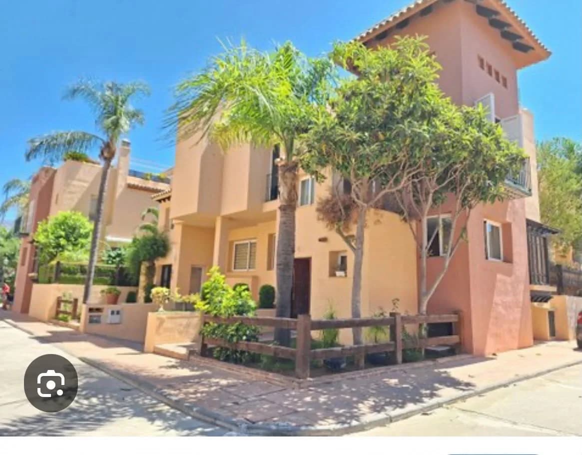 3 Bedroom Townhouse for Sale in Nueva Andalucía, Málaga