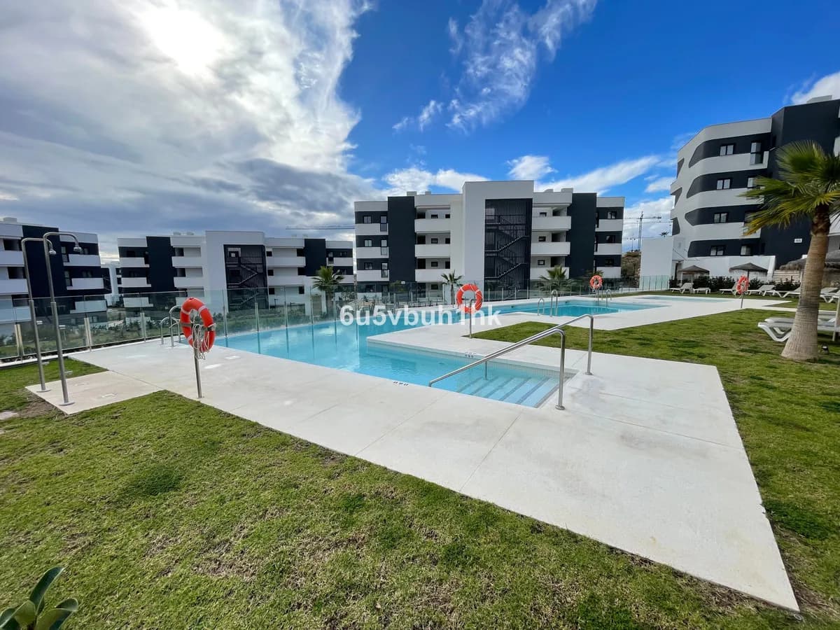2 Bedroom Penthouse for Sale in Fuengirola, Málaga - Image 3