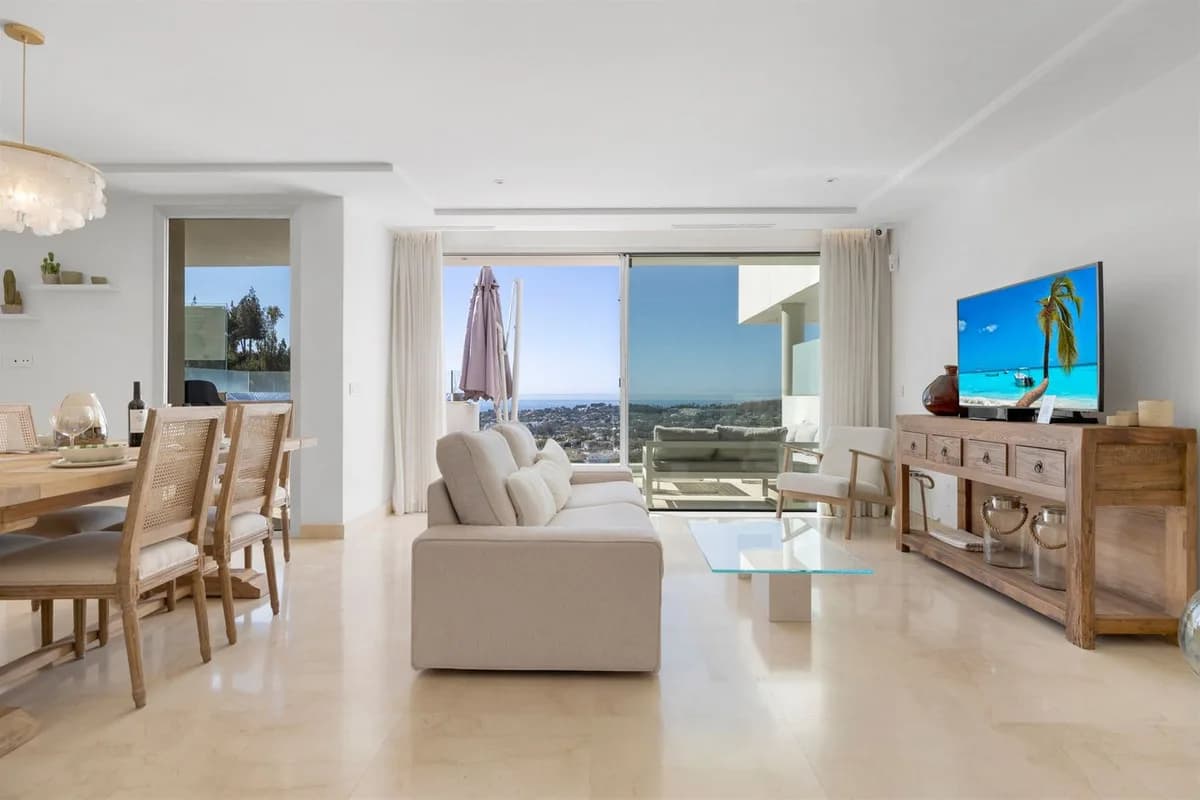 2 Bedroom Penthouse for Sale in Nueva Andalucía, Málaga - Image 7