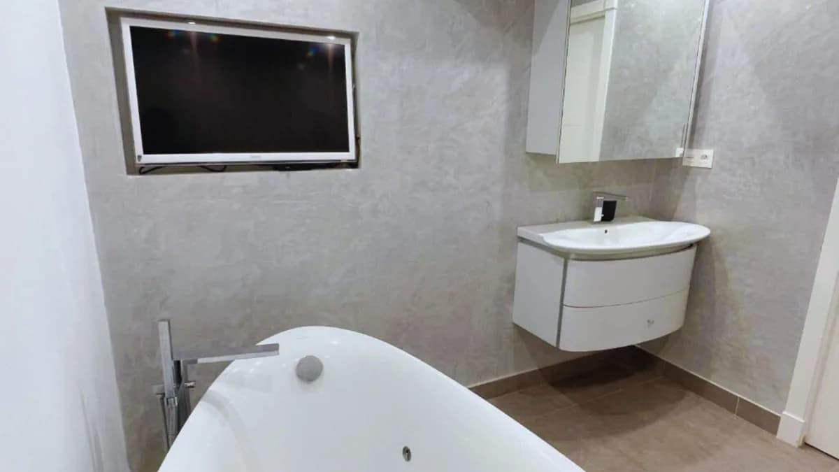 2 Bedroom Middle Floor Apartment for Sale in Aloha, Málaga - Image 7