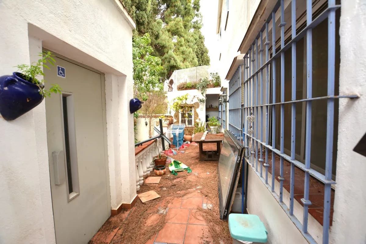 6 Bedroom Townhouse for Sale in Marbella, Málaga - Image 4